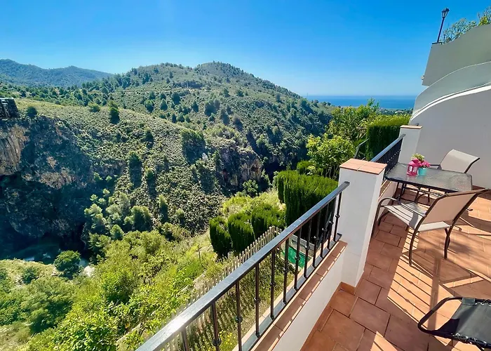 Apartamentos Axarquia , Frigiliana, Terraza Privada Con Vistas A La Montana Rio Y Al Mar