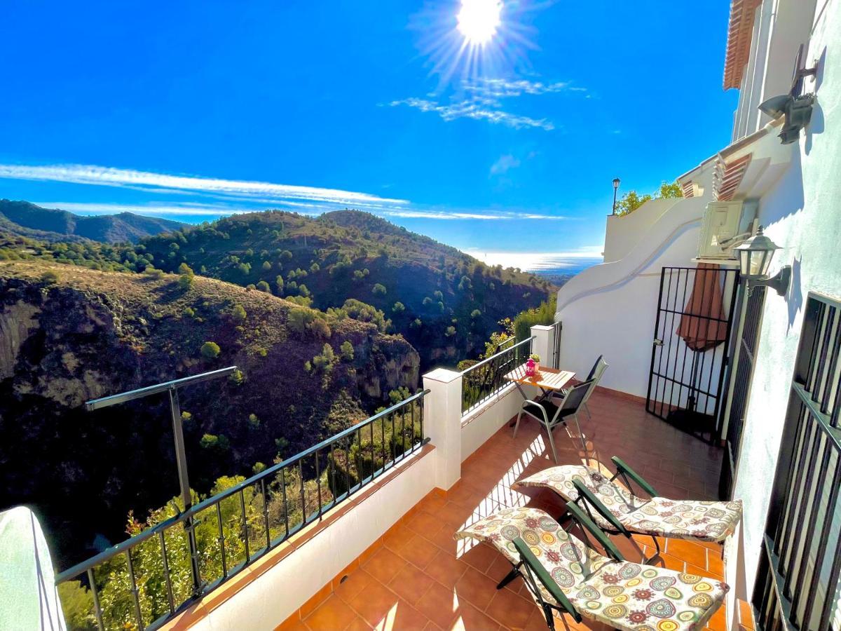 Axarquia , Frigiliana, Terraza Privada Con Vistas A La Montana Rio Y Al Mar * Frigiliana