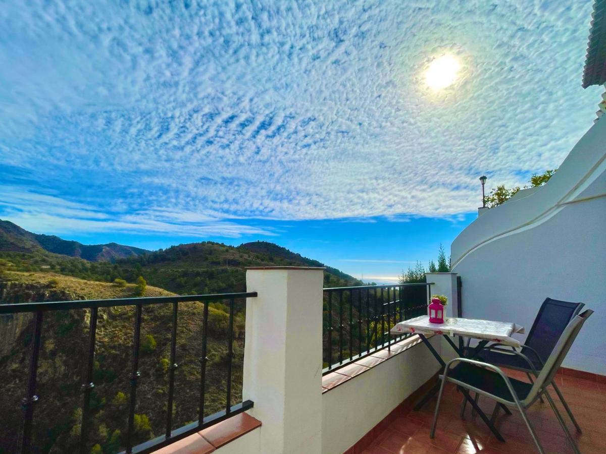 Axarquia , Frigiliana, Terraza Privada Con Vistas A La Montana Rio Y Al Mar *