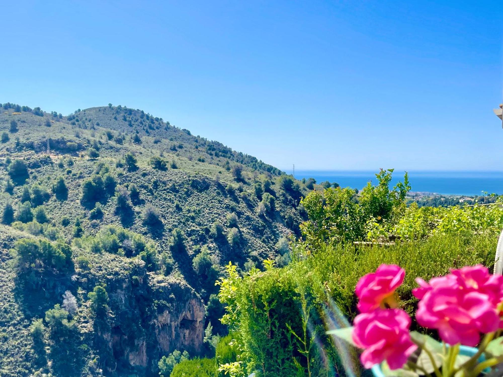 Axarquia , Frigiliana, Terraza Privada Con Vistas A La Montana Rio Y Al Mar *