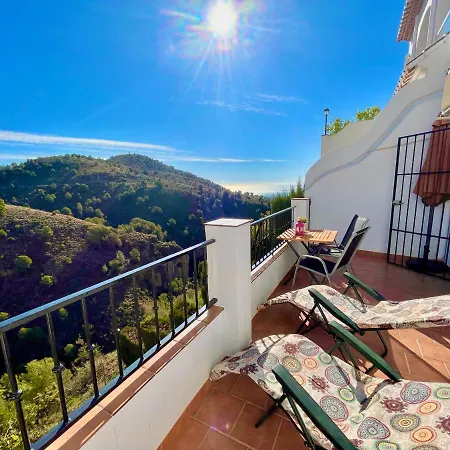 Apartamentos Axarquia , Frigiliana, Terraza Privada Con Vistas A La Montana Rio Y Al Mar Exterior foto
