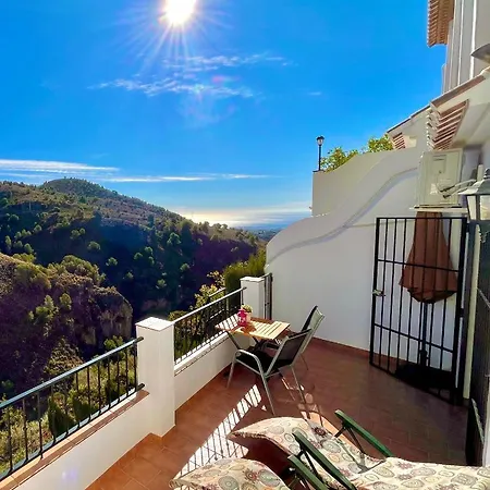 Apartamentos Axarquia , Frigiliana, Terraza Privada Con Vistas A La Montana Rio Y Al Mar Exterior foto