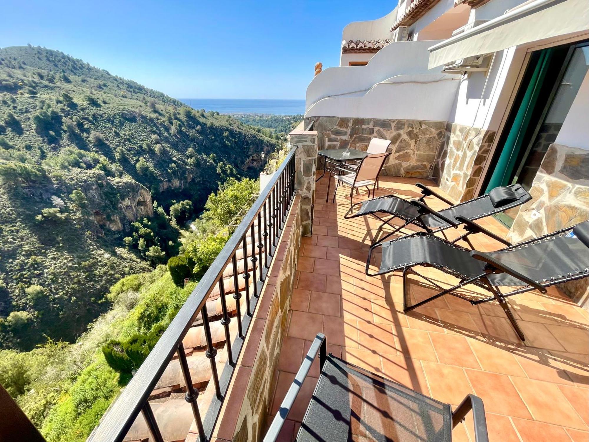 Axarquia , Frigiliana, Terraza Privada Con Vistas A La Montana Rio Y Al Mar