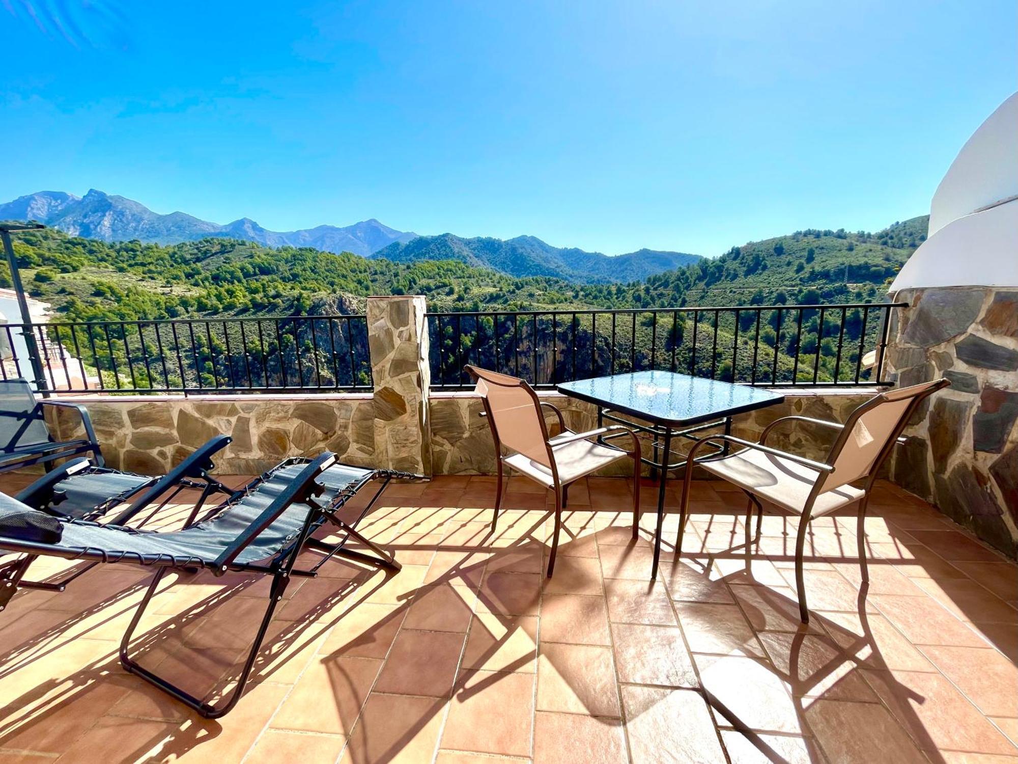 Axarquia , Frigiliana, Terraza Privada Con Vistas A La Montana Rio Y Al Mar *