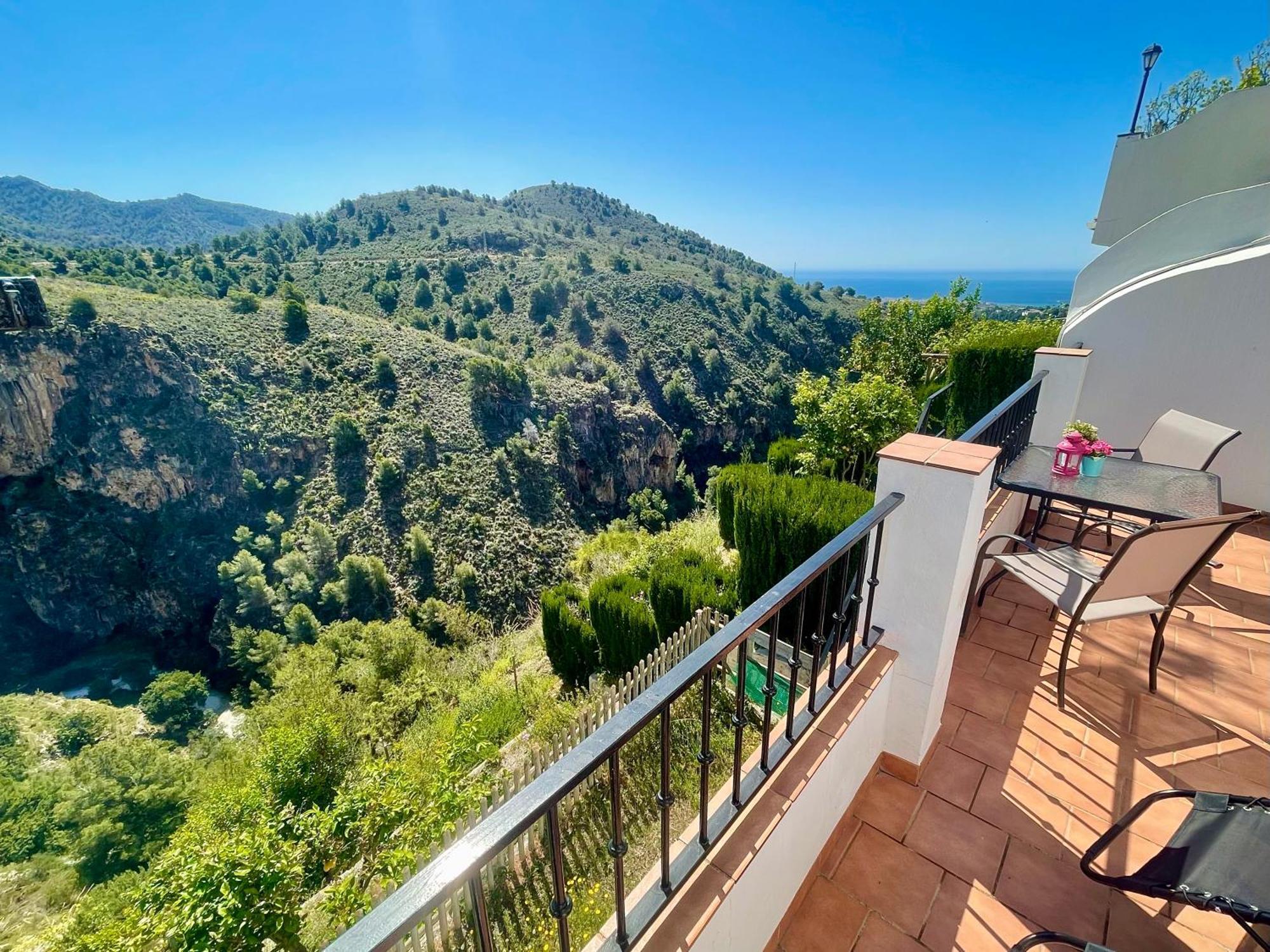 Axarquia , Frigiliana, Terraza Privada Con Vistas A La Montana Rio Y Al Mar